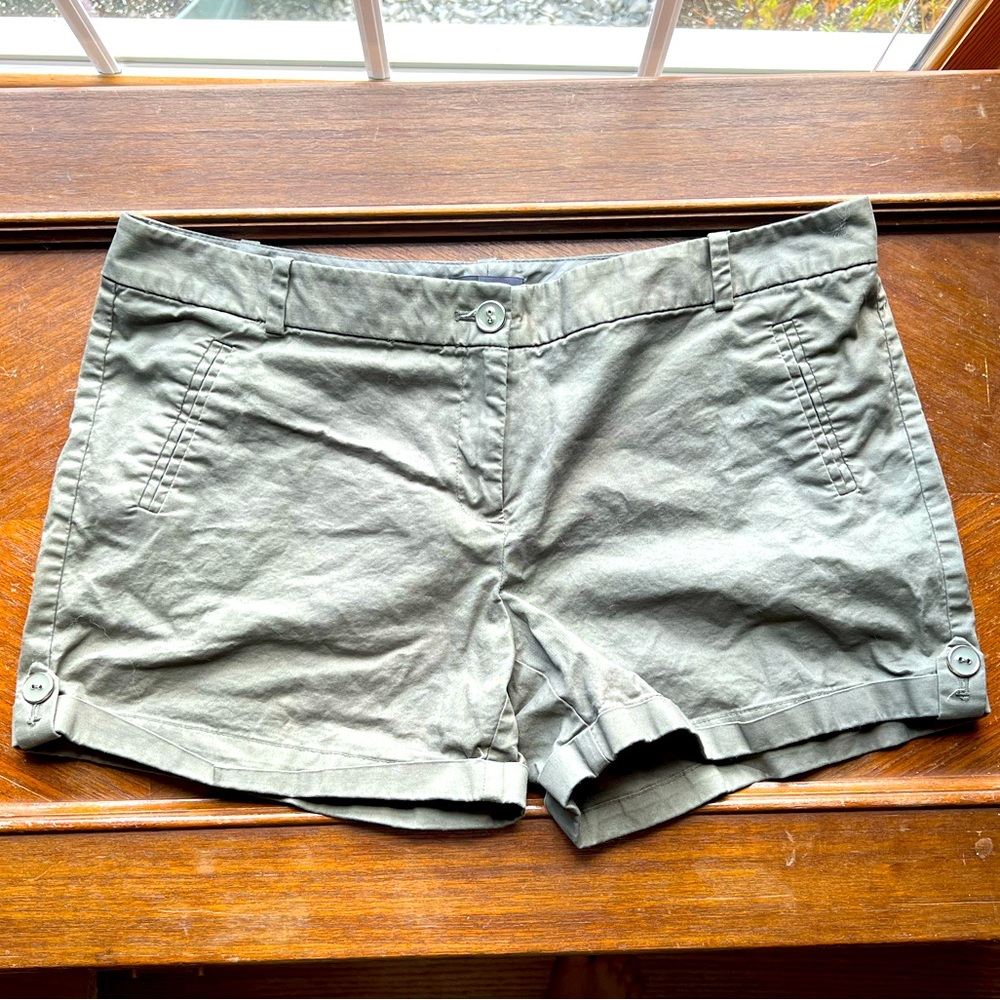 The Limited size 10 green shorts